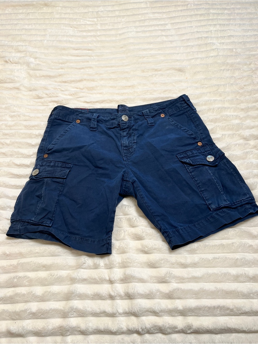 True Religion Women’s Navy Cargo Shorts 98% cotton